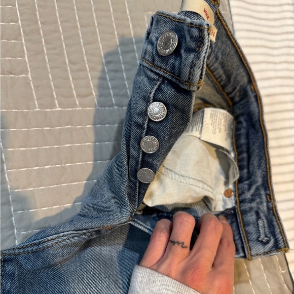 Classic Blue Levi’s Wedgie Women's Jeans - Picture 4 of 5